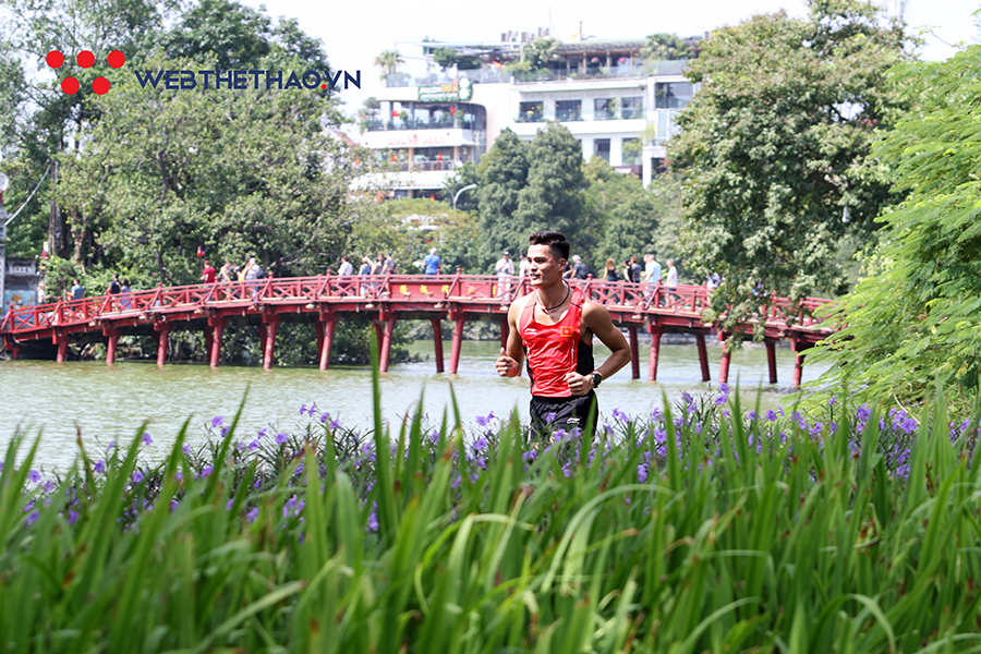 Ngắm cung đường đẹp lạ của VPBank Hanoi Marathon 2019 với soái ca Quách Công Lịch